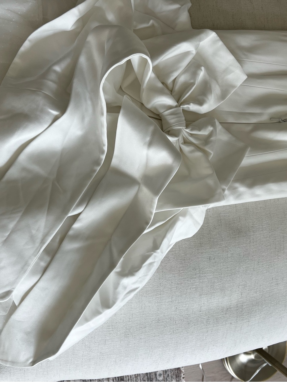 House of Cb NOELE
White Satin Strapless Bow Mini Gown - Picture 5 of 12
